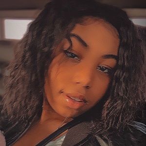 Meet your Posher, Cortney